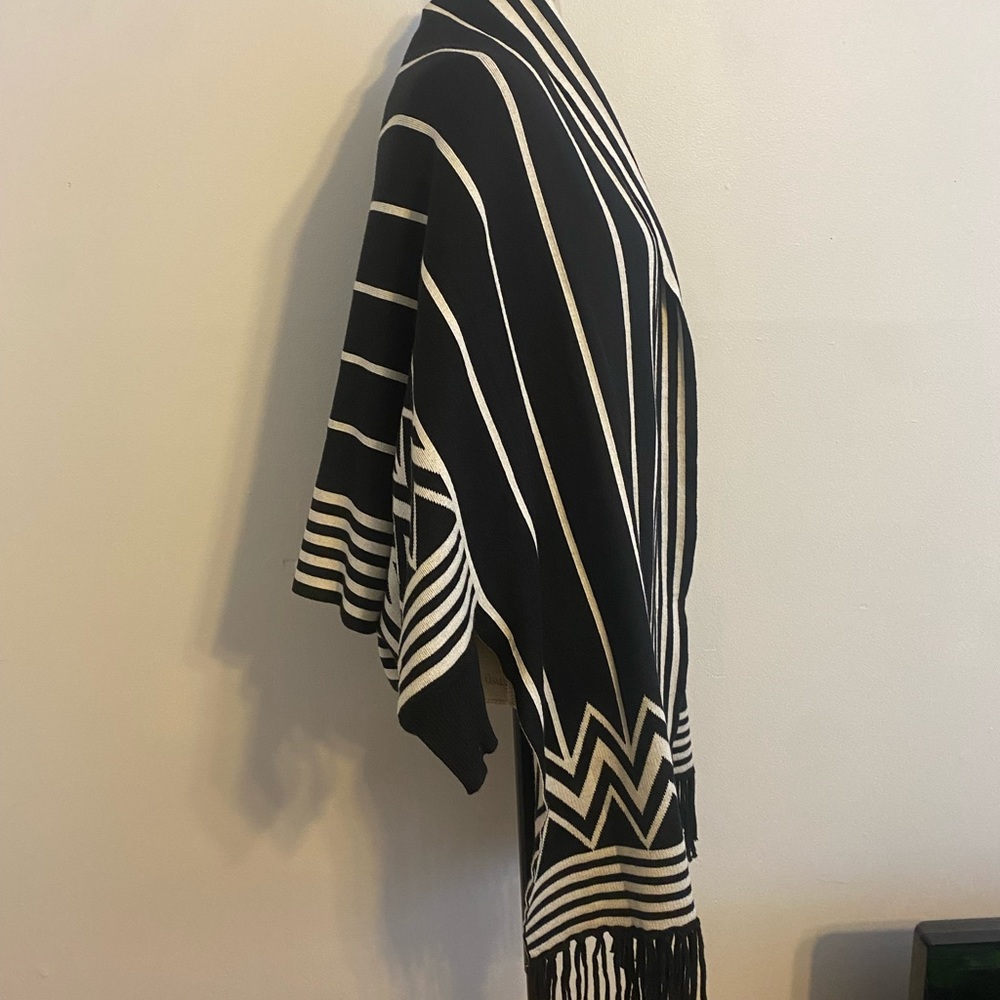 Shawl - Picture 2 of 8